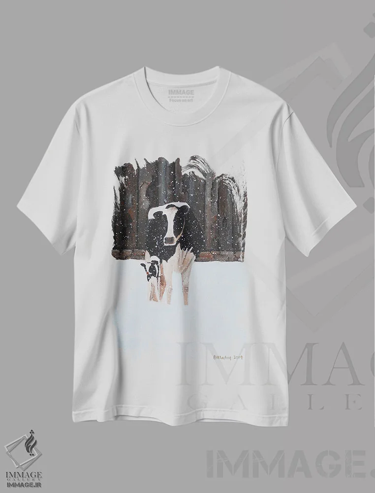 تیشرت سفید طرح دار گاو و گوساله در برف، دکور روستایی اثر شریل میلر لَکی | immage.ir