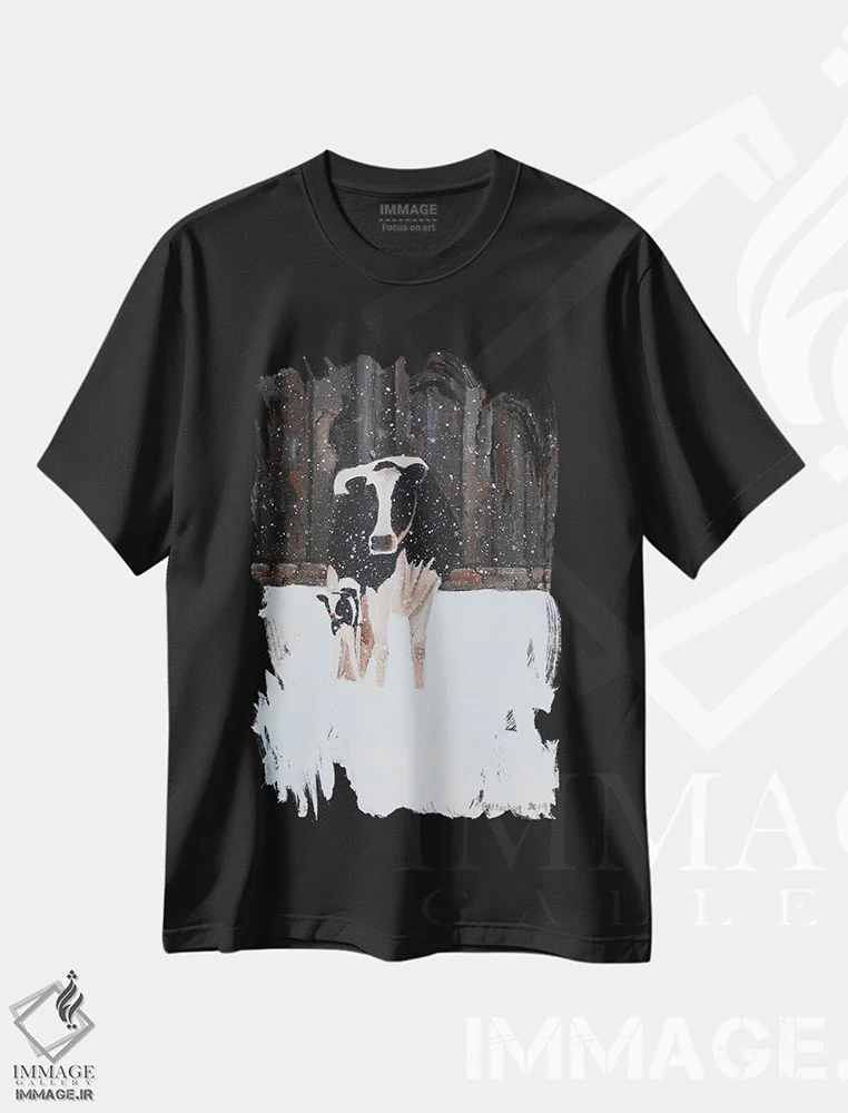 تیشرت مشکی طرح دار گاو و گوساله در برف، دکور روستایی اثر شریل میلر لَکی | فروشگاه ایماژ