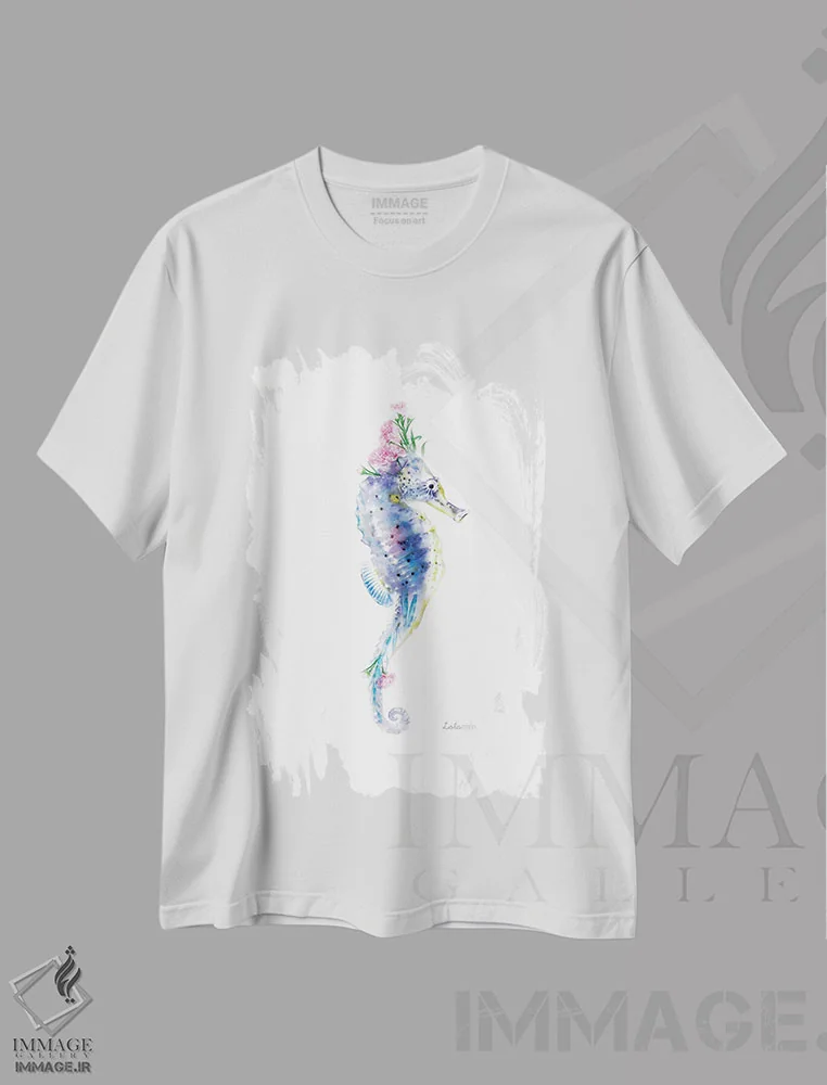 تیشرت سفید طرح دار اسب دریایی گیاهی حیات وحش، هنر دیجیتال اثر لولا دیزاین | فروشگاه ایماژ