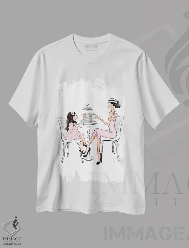 تیشرت سفید طرح دار زمان چای؛ مادر و دختر مشکی مو، مدیوم اثر لالانا آرتس | immage.ir