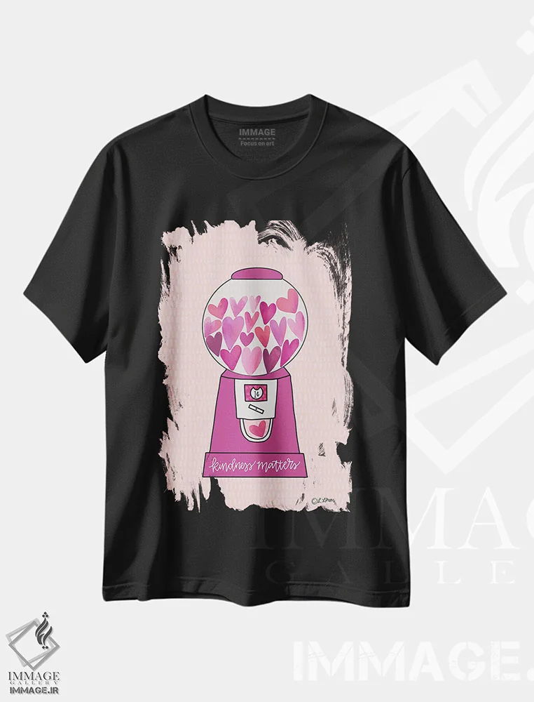 تیشرت مشکی طرح دار مهر اهمیت دارد، تزئینی اثر لیزا لارسون | immage.ir