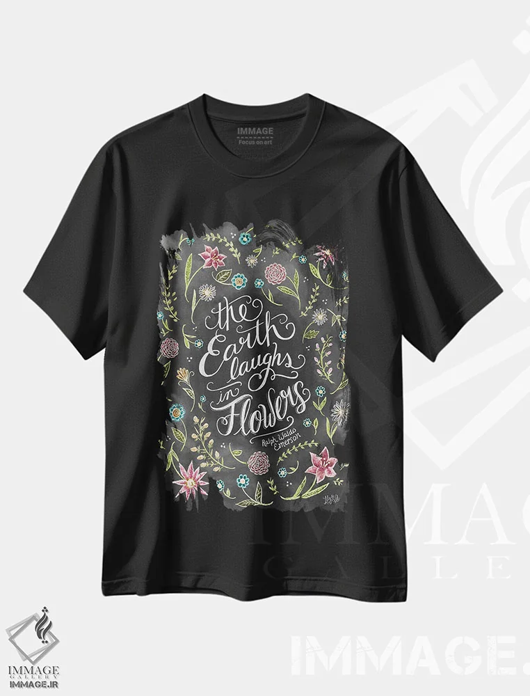 تیشرت مشکی طرح دار زمین با گل ها می خندد، دست نقاشی و طراحی دستی اثر لیلی و ول | immage.ir