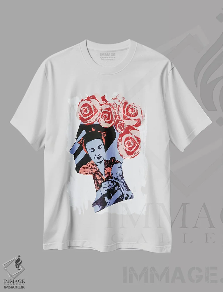 تیشرت سفید طرح دار رُزی، هنر فاخر معاصر اثر لورا مِی دوریس | immage.ir