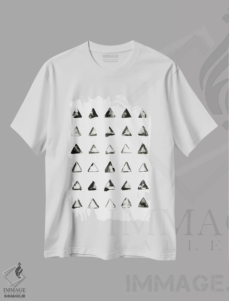 تیشرت سفید طرح دار مثلث ها، آبستره اثر لیمُو | immage.ir