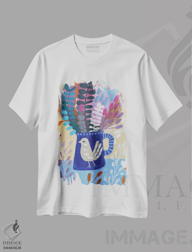 تیشرت سفید طرح دار فنجان آبی با گل ها، دکور بوهمی اثر لنکا اشتسنا | فروشگاه ایماژ