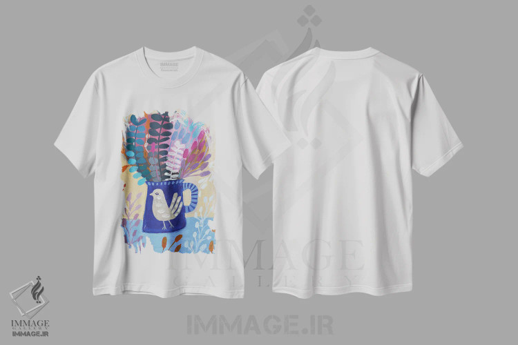 تیشرت سفید طرح دار فنجان آبی با گل ها، دکور بوهمی اثر لنکا اشتسنا | فروشگاه ایماژ