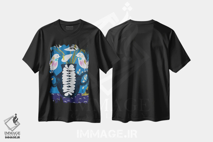 تیشرت مشکی طرح دار گل ها در گلدان روی رومیزی با پرندگان، دکور بوهمی اثر لنکا اشتسنا | فروشگاه ایماژ