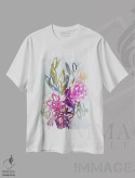 تیشرت سفید طرح دار نرگس ها و سوسن ها، دکور بوهمی اثر لنکا اشتسنا | immage.ir