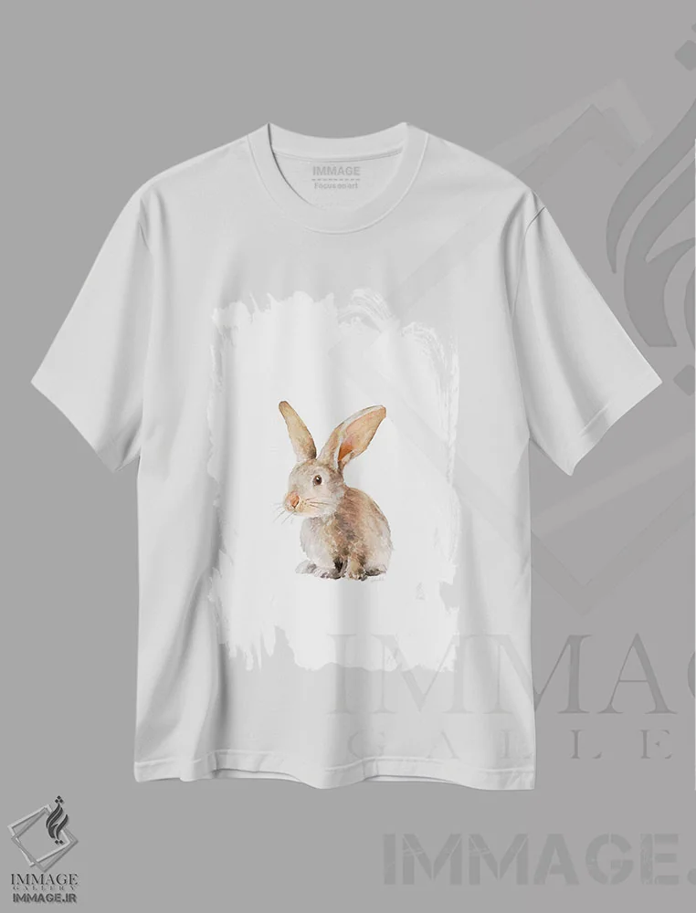 تیشرت سفید طرح دار یار چمنزار دو، تزئینی اثر لِینی لورث | immage.ir