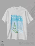 تیشرت سفید طرح دار "کاج های پوشیده از برف"، دکور تعطیلات اثر لِینی لورث | فروشگاه ایماژ