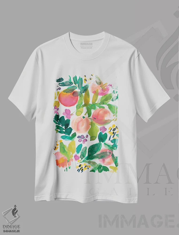تیشرت سفید طرح دار "شلیل های باغ"، دکور معاصر اثر لِینی لورث | فروشگاه ایماژ