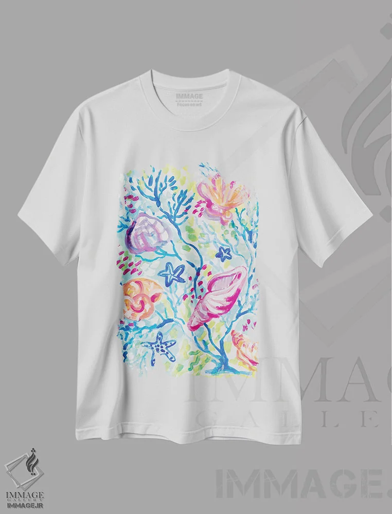 تیشرت سفید طرح دار "صدف ها در مرجان"، دکور معاصر اثر لِینی لورث | immage.ir