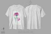 تیشرت سفید طرح دار "لاله فوچیا و غنچه ارکیده"، دکور معاصر اثر لِینی لورث | immage.ir