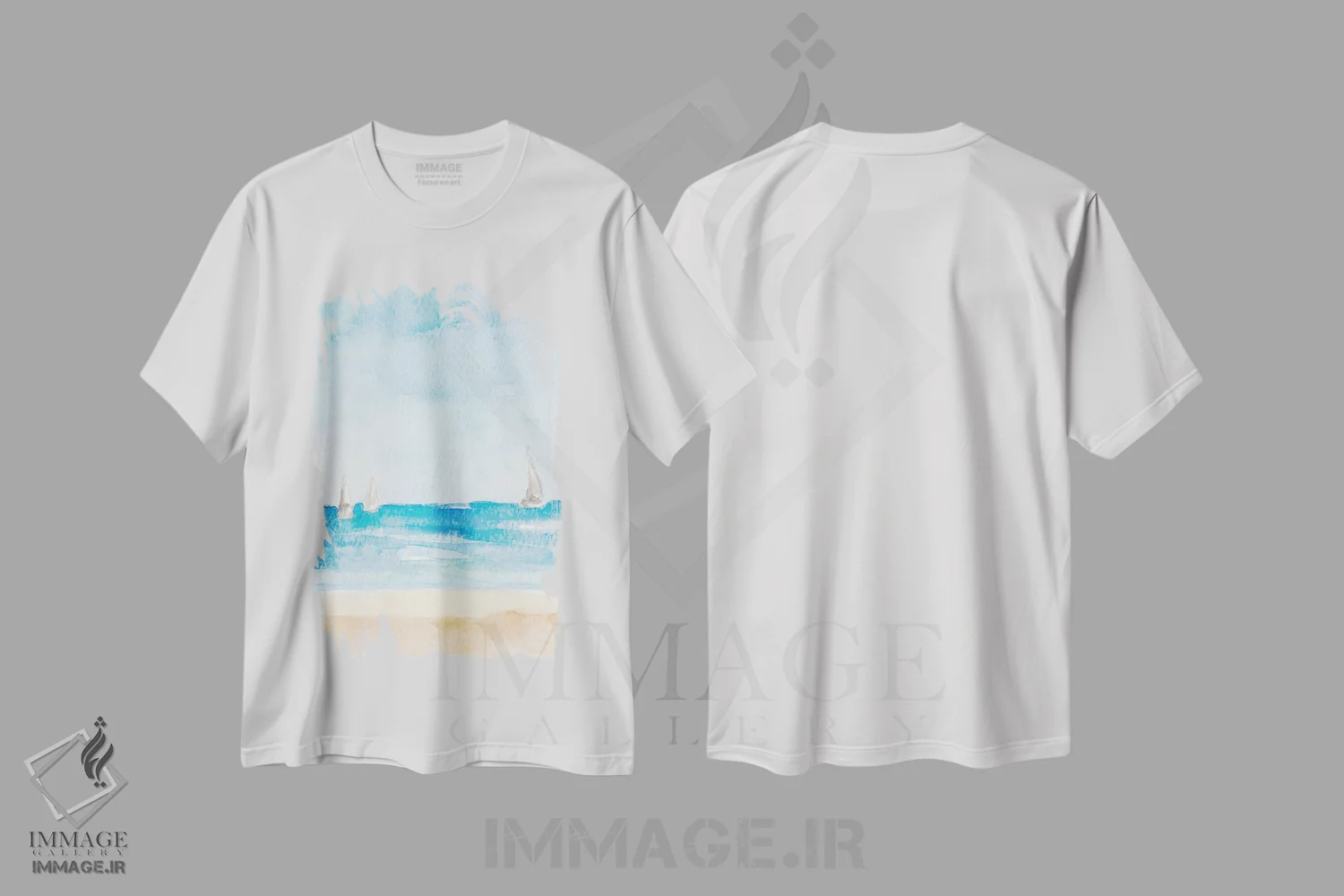 تیشرت سفید طرح دار "روز بادی در ساحل"، دکور ساحلی اثر لِینی لورث | فروشگاه ایماژ