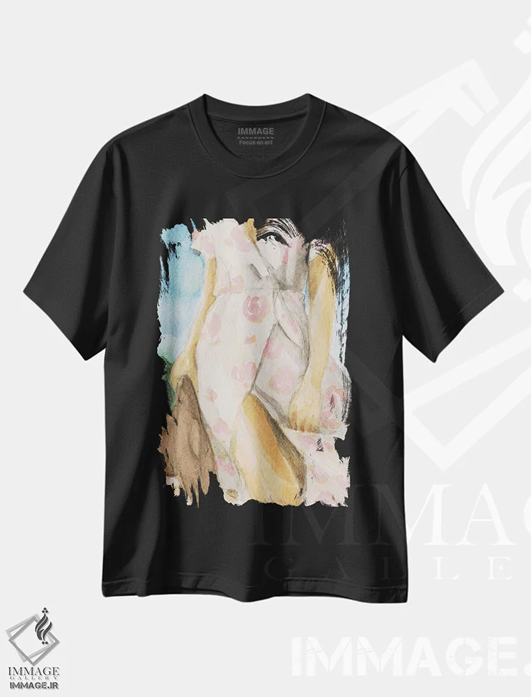 تیشرت مشکی طرح دار "زن در لباس آفتابی"، دکور ساحلی اثر لِینی لورث | immage.ir