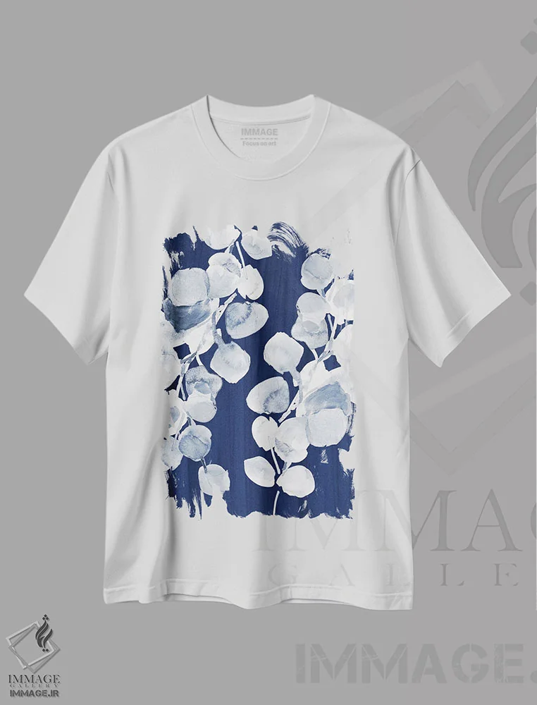 تیشرت سفید طرح دار "برگ های اکالیپتوس روی سرمه ای"، آبستره اثر لِینی لورث | immage.ir
