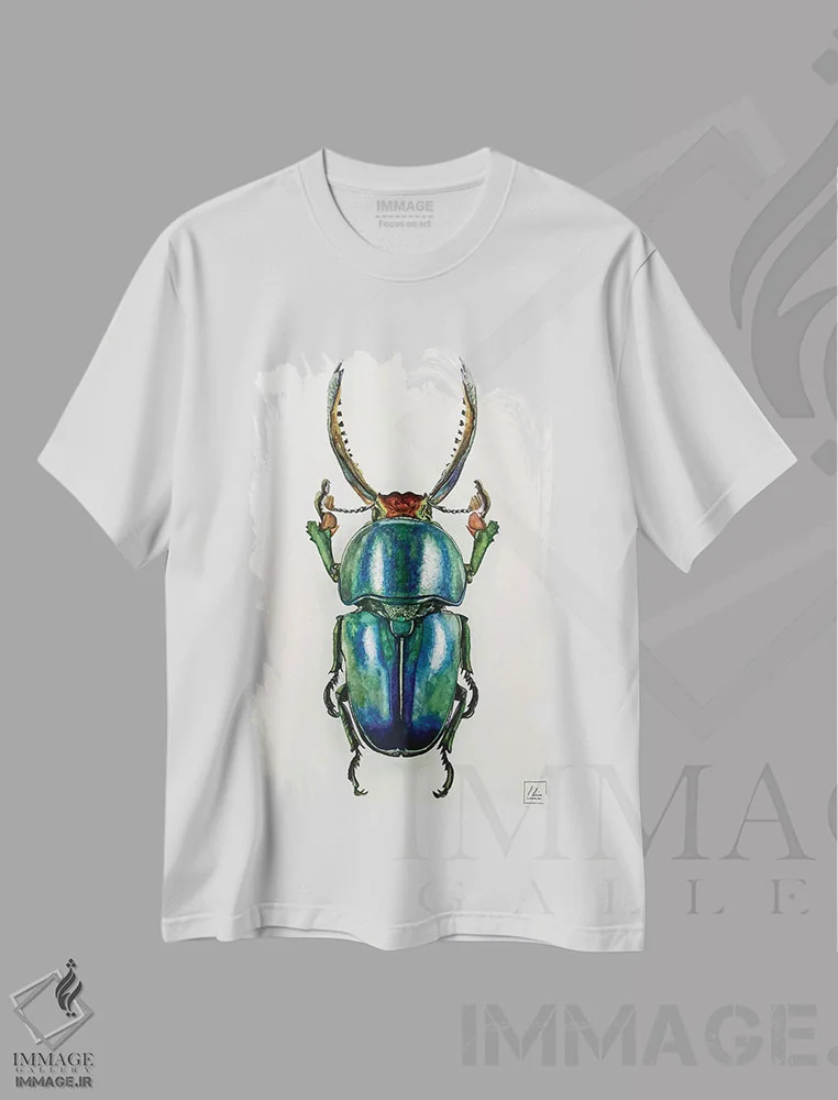 تیشرت سفید طرح دار "حشره آبی"، هنر فاخر معاصر اثر لیزا لنون | immage.ir