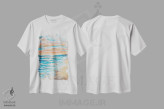 تیشرت سفید طرح دار "در امتداد ساحل"، هنر فاخر معاصر اثر لیندا اولسن | immage.ir