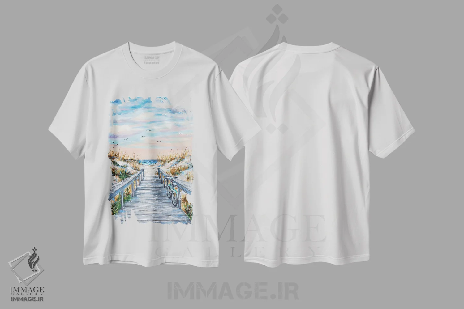 تیشرت سفید طرح دار دوچرخه آبی-سبز در پارک ساحلی، هنر فاخر معاصر اثر لیندا اولسن | immage.ir