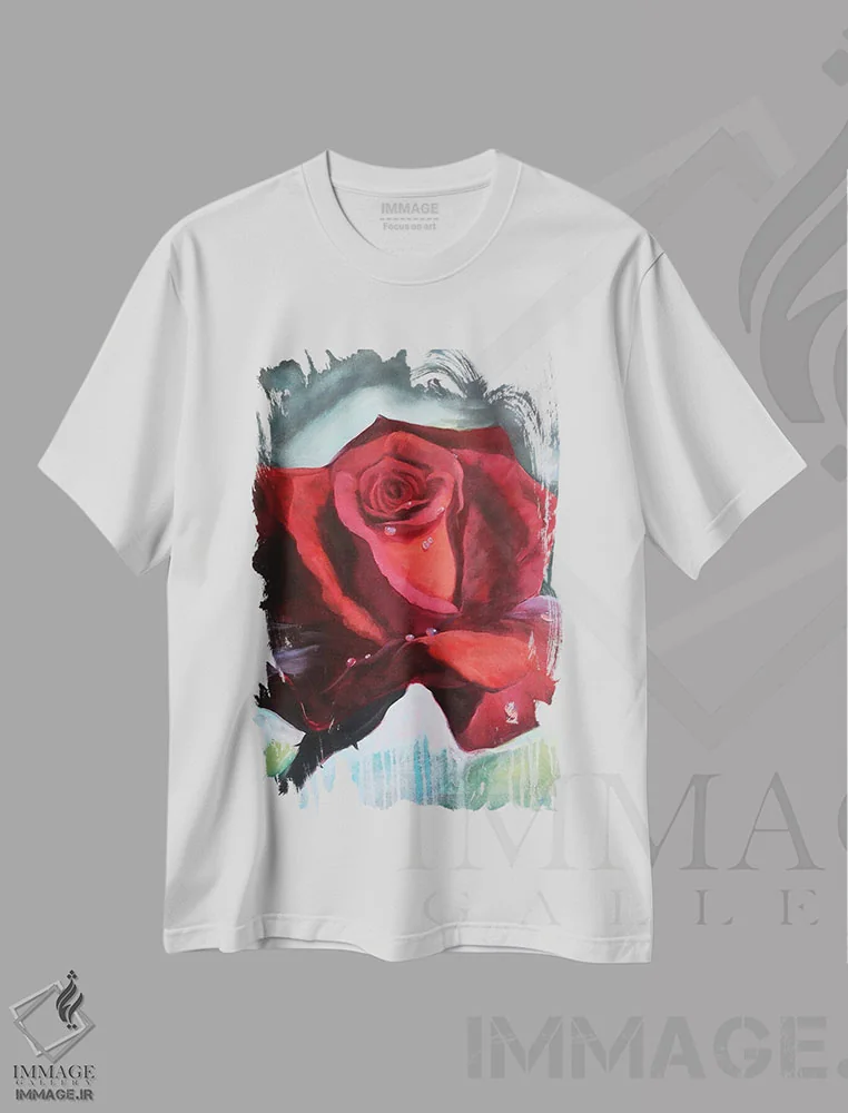 تیشرت سفید طرح دار گل رز قرمز با قطرات شبنم روی گلبرگ ها، دکور معاصر اثر جین لانتسمن | immage.ir