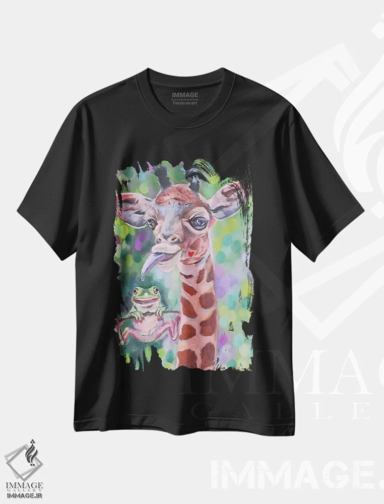 تیشرت مشکی طرح دار دو دوست. زرافه و قورباغه، دکور معاصر اثر جین لانتسمن | immage.ir