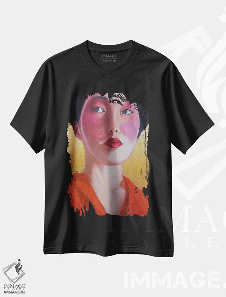 تیشرت مشکی طرح دار گیشا در کیمونو روی زمینه طلایی شماره ۲، دکور معاصر اثر جین لانتسمن | immage.ir