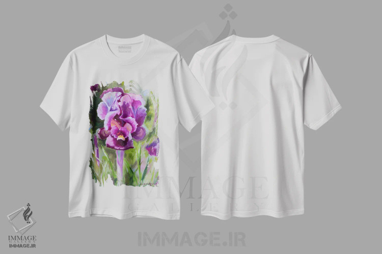 تیشرت سفید طرح دار زنبق بنفش در باغ، دکور معاصر اثر جین لانتسمن | immage.ir