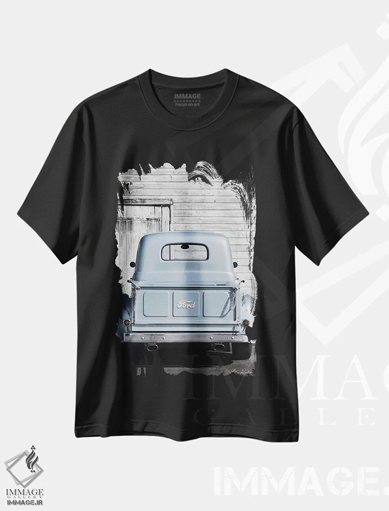 تیشرت مشکی طرح دار یک فورد بگیر، دکور آمریکایی اثر لری دیتِر | immage.ir