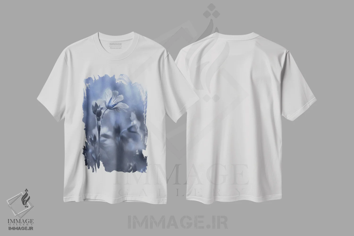 تیشرت سفید طرح دار گل های آبی و سفید ۱، مدیوم اثر لری دیتِر | immage.ir