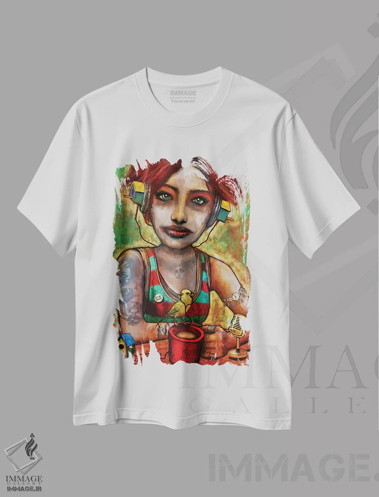 تیشرت سفید طرح دار "دختر خانه پرنده"، هنر فاخر معاصر اثر لیت او'مالی | immage.ir