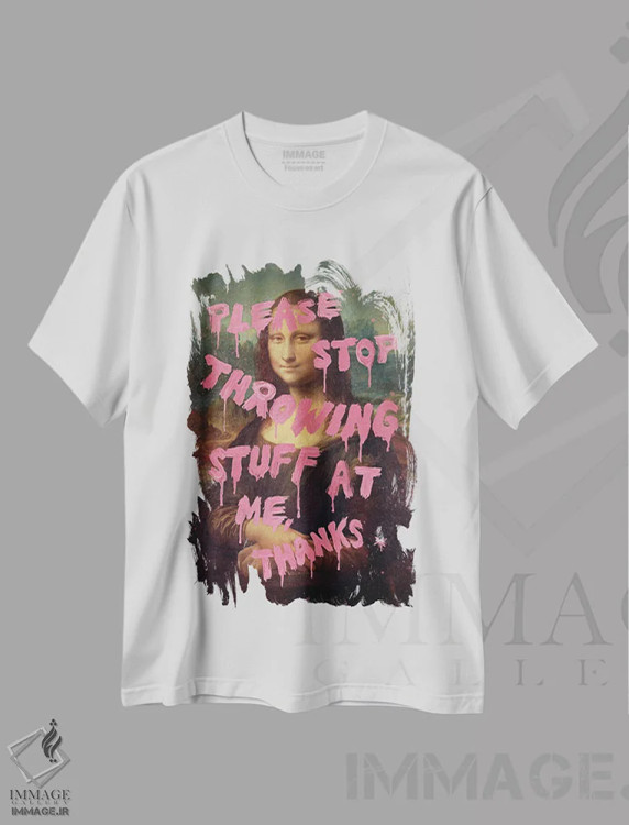 تیشرت سفید طرح دار "مونا بیچاره"، هنر فاخر معاصر اثر یوناس لوس | immage.ir
