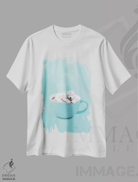 تیشرت سفید طرح دار "شکلات داغ"، عکاسی ترکیبی اثر یوناس لوس | فروشگاه ایماژ