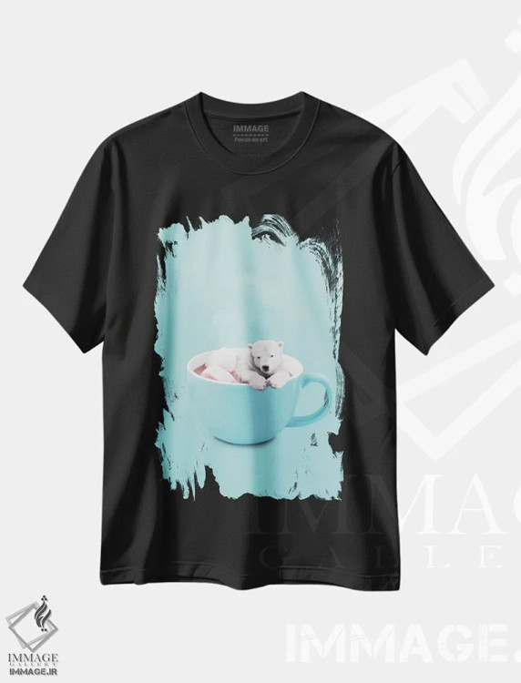 تیشرت مشکی طرح دار "شکلات داغ"، عکاسی ترکیبی اثر یوناس لوس | immage.ir
