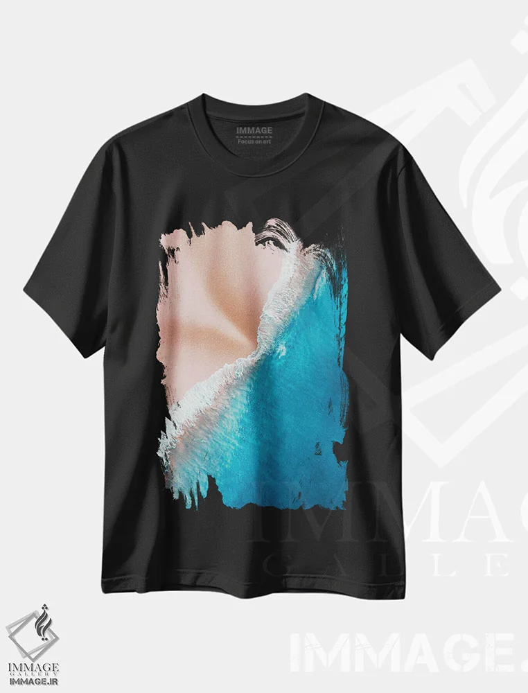 تیشرت مشکی طرح دار "ساحل پستان مرغی"، عکاسی ترکیبی اثر یوناس لوس | immage.ir