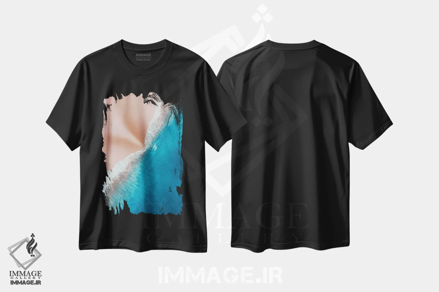 تیشرت مشکی طرح دار "ساحل پستان مرغی"، عکاسی ترکیبی اثر یوناس لوس | immage.ir