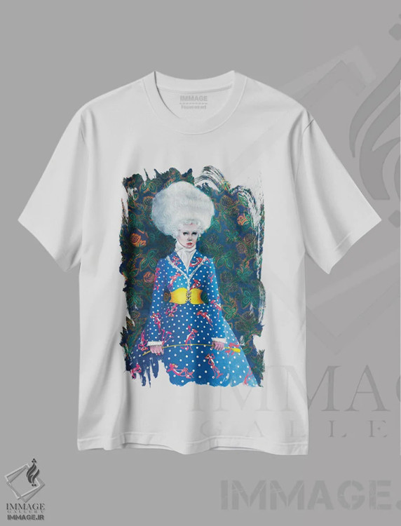 تیشرت سفید طرح دار – تیشرت ماکسیمالیستی ,دختری با لباس پلنگ صورتی اثر لیوا پاکالنه فانلی فروشگاه ایماژ
