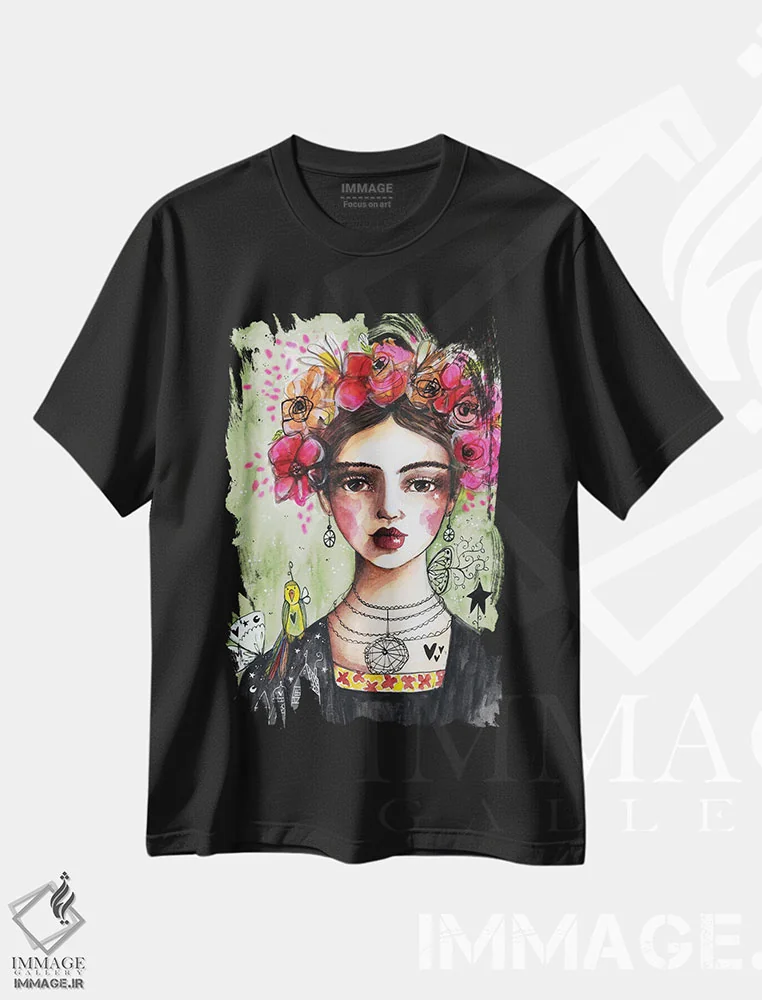تیشرت مشکی طرح دار – تیشرت هنری ,بانویی با گل ها اثر تامارا لاپورت فروشگاه ایماژ