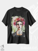 تیشرت مشکی طرح دار – تیشرت هنری ,بانویی با گل ها اثر تامارا لاپورت فروشگاه ایماژ
