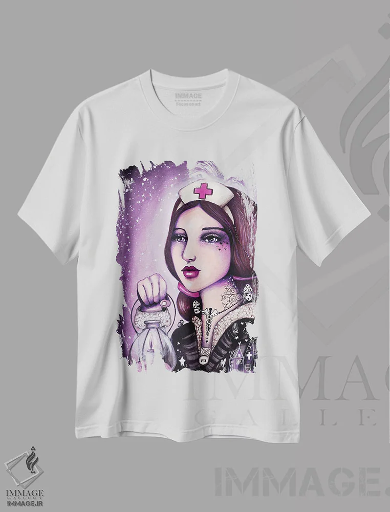 تیشرت سفید طرح دار – تیشرت هنری ,بانوی چراغ به دست اثر تامارا لاپورت فروشگاه ایماژ