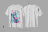 تیشرت سفید طرح دار – تیشرت فانتزی ,عشق اسب شاخدار اثر تامارا لاپورت immage.ir
