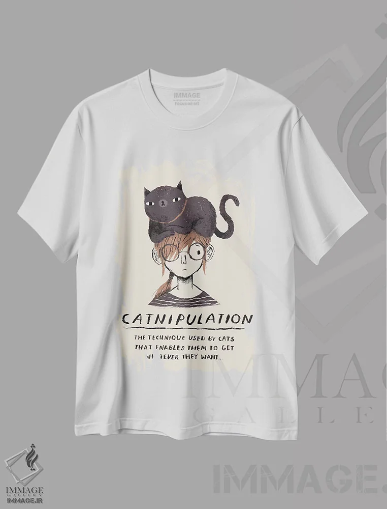 تیشرت سفید طرح دار – تیشرت گرافیکی ,بازیگوشی گربه وار اثر لوئیس روسکوش immage.ir
