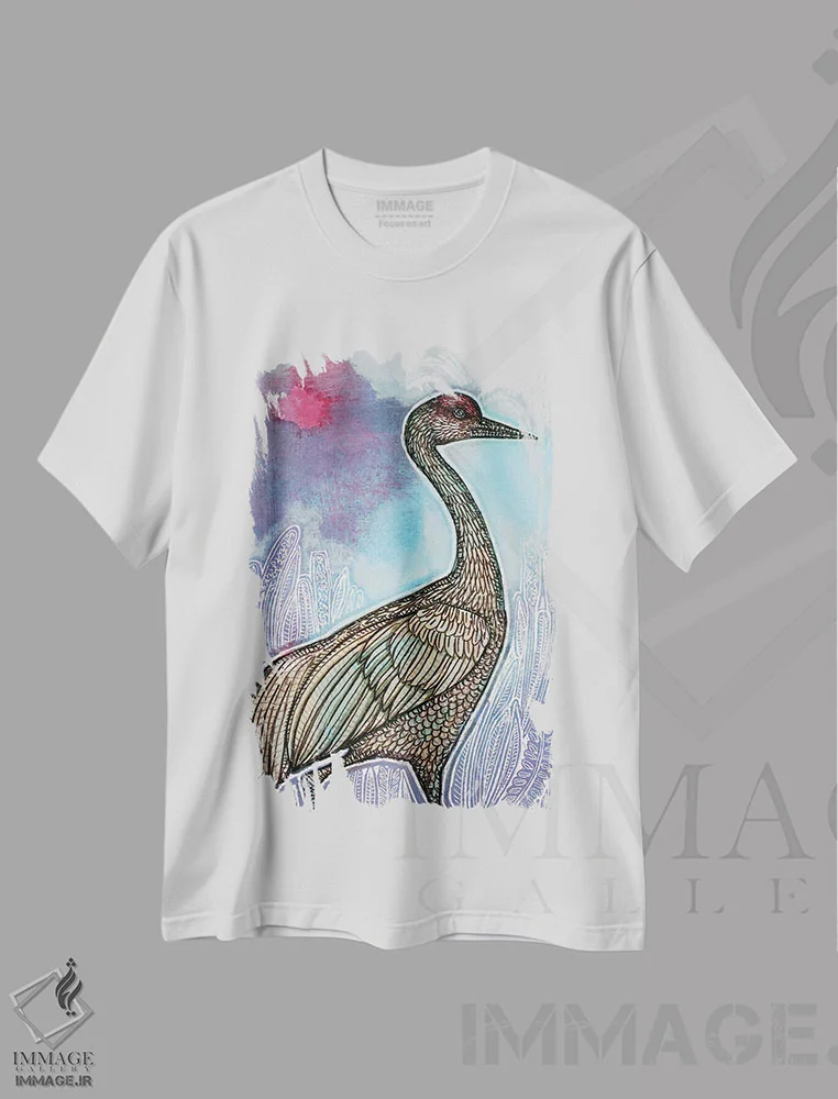 تیشرت سفید طرح دار – تیشرت هنری پرنده ,درنای در حال قدم زدن اثر لینت شلی immage.ir