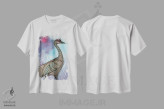 تیشرت سفید طرح دار – تیشرت هنری پرنده ,درنای در حال قدم زدن اثر لینت شلی immage.ir