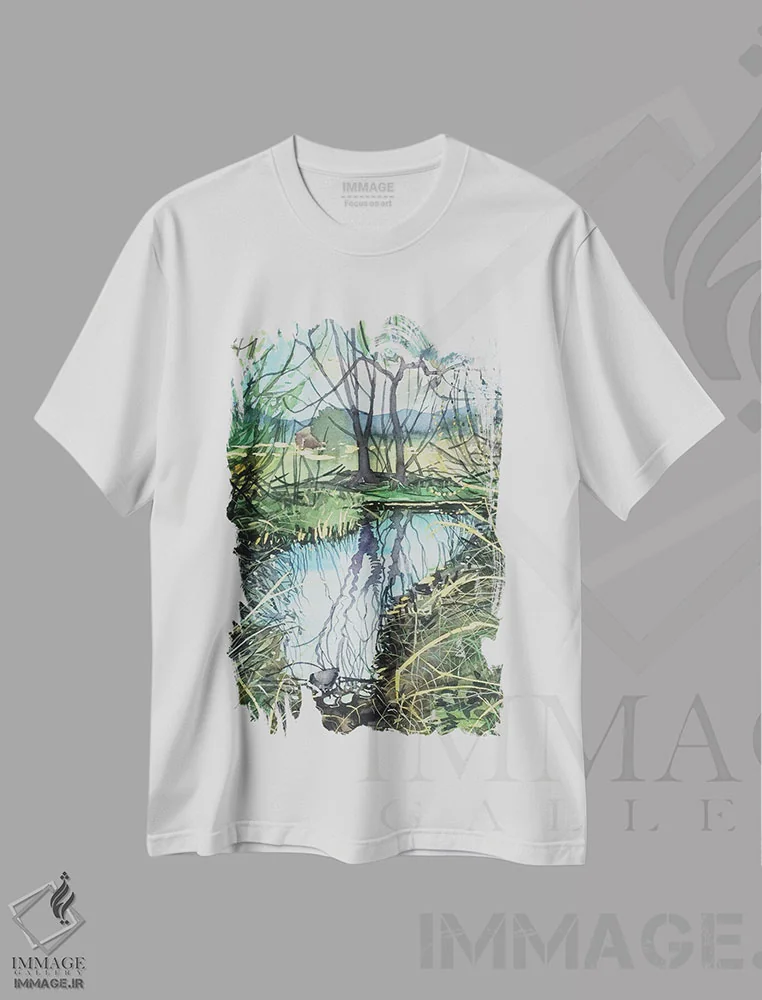 تیشرت سفید طرح دار – تیشرت طبیعت ,آب راکد در نهر مدئا اثر لویزا میلیسنت immage.ir
