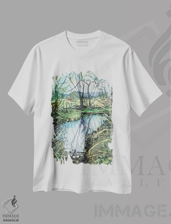 تیشرت سفید طرح دار – تیشرت طبیعت ,آب راکد در نهر مدئا اثر لویزا میلیسنت immage.ir