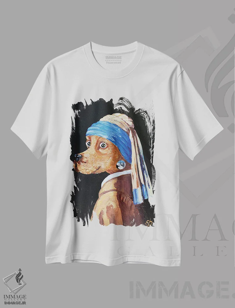 تیشرت سفید طرح دار – تیشرت طنز حیوانات ,سگ با گوشواره مروارید اثر لنا اسمیرنُوا فروشگاه ایماژ