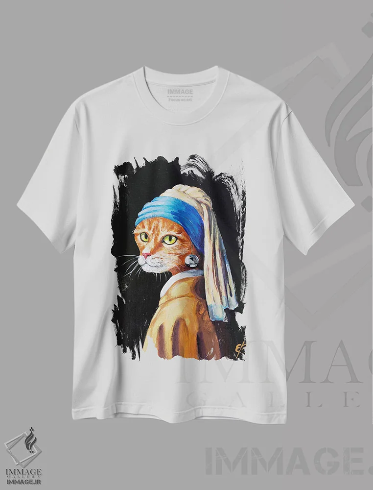 تیشرت سفید طرح دار – تیشرت گربه ,گربه با گوشواره مروارید اثر لنا اسمیرنُوا فروشگاه ایماژ