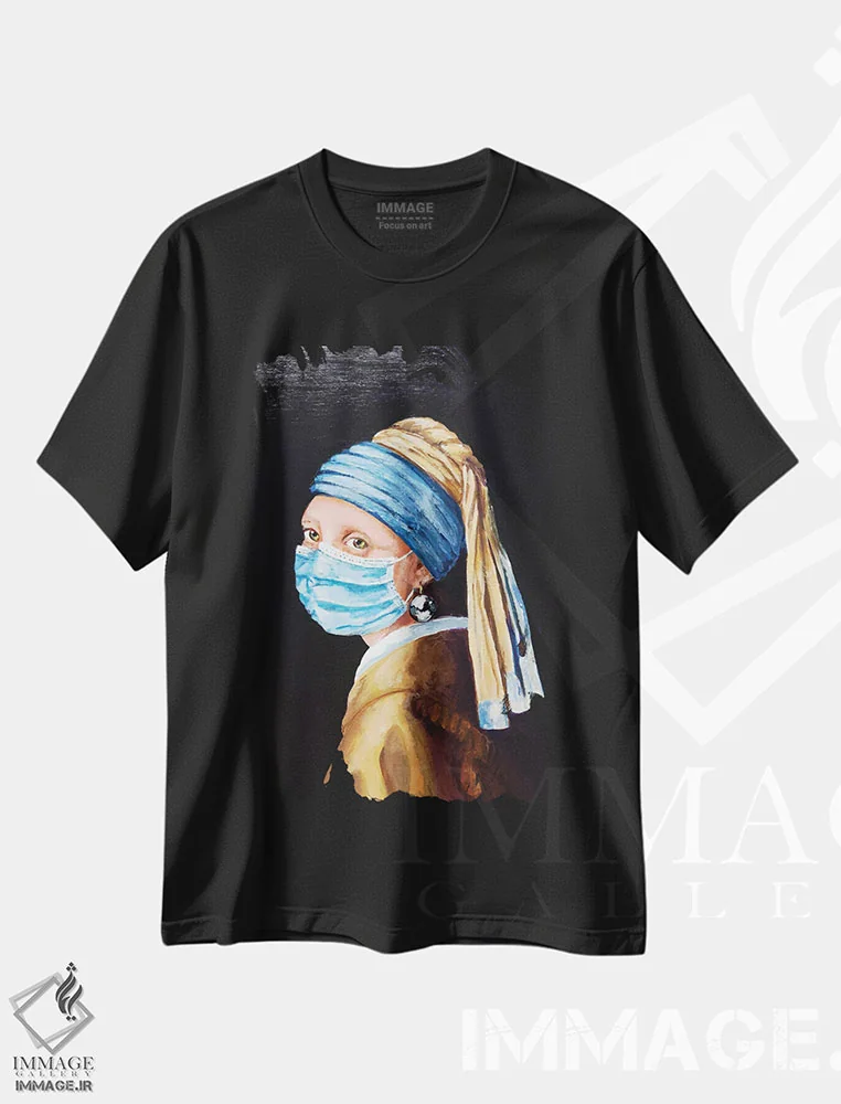 تیشرت مشکی طرح دار – تیشرت پرتره زنانه ,دختر با گوشواره و ماسک شماره بیست و سه اثر لنا اسمیرنُوا فروشگاه ایماژ