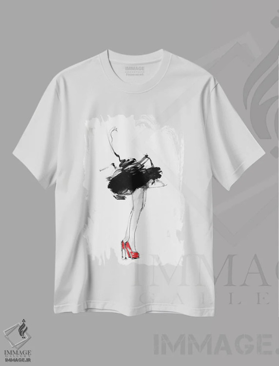 تیشرت سفید طرح دار – تیشرت مد زنانه ,کفش های قرمز اثر لوتا لارسداتر فروشگاه ایماژ