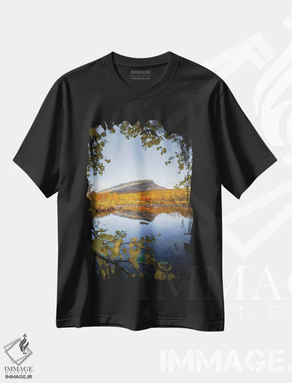 تیشرت مشکی طرح دار – تیشرت طبیعت ,کوه سائانا در پاییز اثر لاری لوهی فروشگاه ایماژ